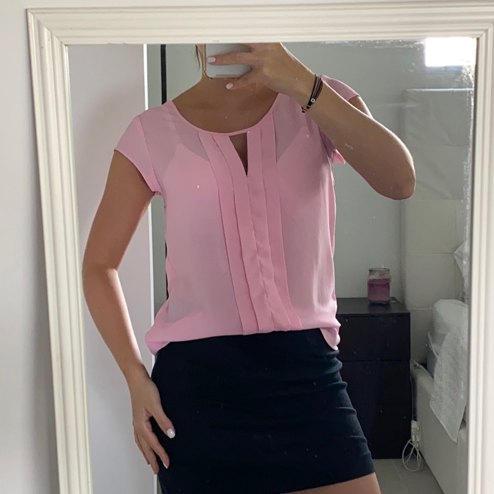 EXPRESS WOMEN SIZE XS Open V keyhole light pink top pleated front detail Y2K
